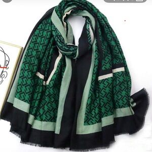 SHEIN Green and Black Geometric Scarf